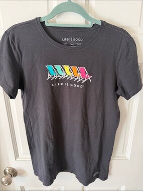 Life is Good women’s "Chair Spectrum" Crusher-LITE Short Sleeve Tee Black Medium